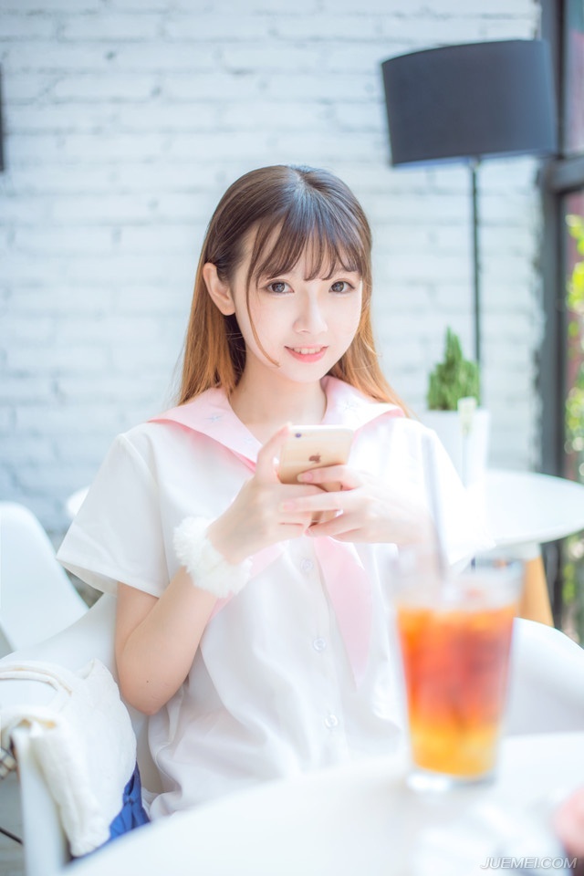 “统领，任务已经完成，是否撤退？”一名夜鹰卫上前，躬身问道。